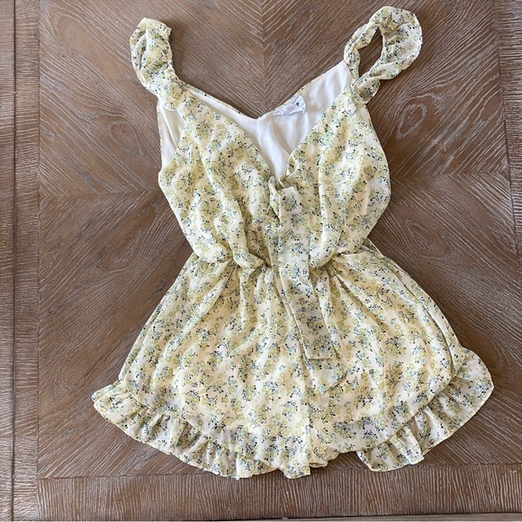Sadie & Sage Floral Romper (XL) - Picture 5 of 9